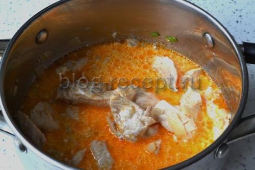 Гуляш из курицы c подливкой. Гуляш из куриного филе в сметанной подливке