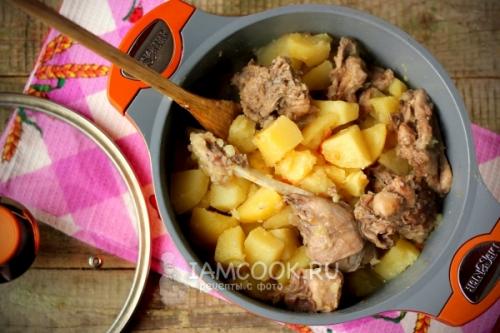 Кролик с картошкой в кастрюле. Как правильно потушить кролика с картошкой