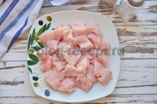 Гуляш из курицы с подливкой без томатной пасты. Гуляш из курицы с подливкой в мультиварке