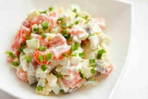 Салат с соленой семгой и яйцом. Салат с семгой слабосоленой-очень вкусные рецепты праздничного стола