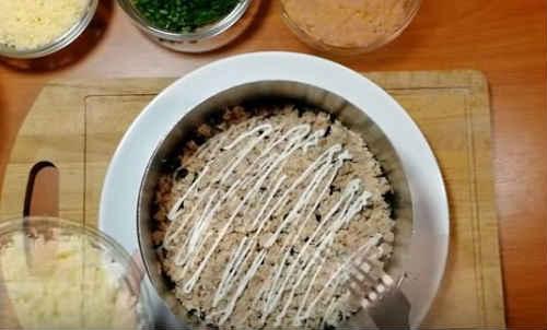 Тёплый салат с лососем слабой соли. Салат с лососем — 15 рецептов приготовления из красной рыбы