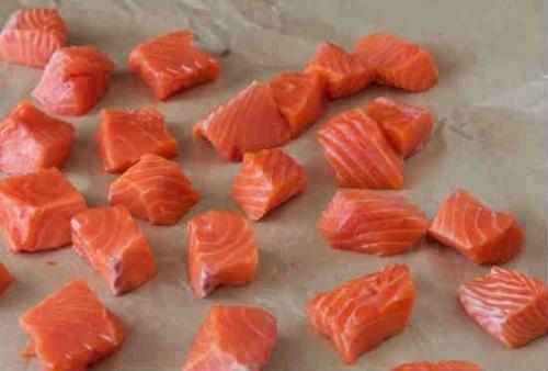 Салат с соленой семгой и яйцом. Салат с семгой слабосоленой-очень вкусные рецепты праздничного стола