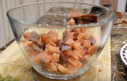 Тёплый салат с лососем слабой соли. Салат с лососем — 15 рецептов приготовления из красной рыбы