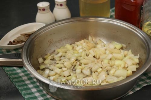 Гуляш из свинины с подливкой на сковороде - 5 пошаговых рецептов с фото 12 Гуляш из свинины с подливкой на сковороде - 5 пошаговых рецептов с фото 12