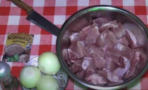 Гуляш из свинины с подливкой на сковороде - 5 пошаговых рецептов с фото 24 Гуляш из свинины с подливкой на сковороде - 5 пошаговых рецептов с фото 24