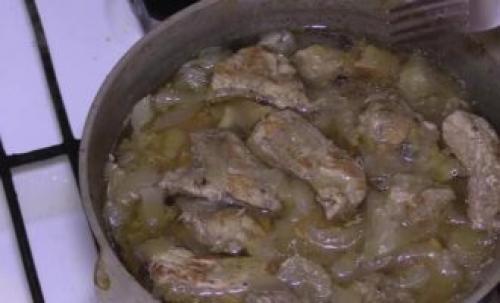 Гуляш из свинины с подливкой на сковороде - 5 пошаговых рецептов с фото 31 Гуляш из свинины с подливкой на сковороде - 5 пошаговых рецептов с фото 31