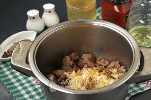 Гуляш из свинины с подливкой на сковороде - 5 пошаговых рецептов с фото 13 Гуляш из свинины с подливкой на сковороде - 5 пошаговых рецептов с фото 13