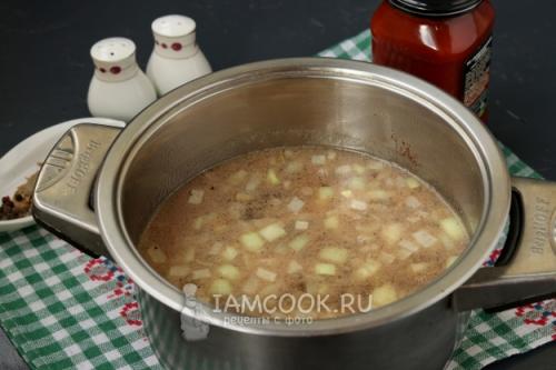 Гуляш из свинины с подливкой на сковороде - 5 пошаговых рецептов с фото 14 Гуляш из свинины с подливкой на сковороде - 5 пошаговых рецептов с фото 14