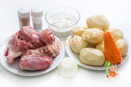 Тушеный кролик в сметане с картошкой. Кролик с картошкой в сметане в мультиварке