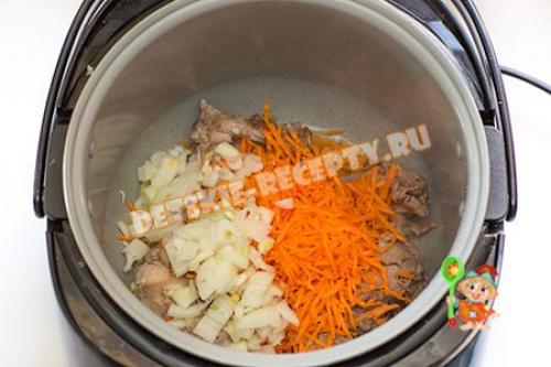 Тушеный кролик в сметане с картошкой. Кролик с картошкой в сметане в мультиварке