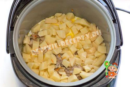 Тушеный кролик в сметане с картошкой. Кролик с картошкой в сметане в мультиварке