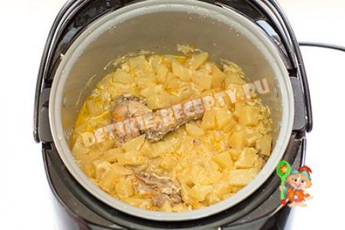Тушеный кролик в сметане с картошкой. Кролик с картошкой в сметане в мультиварке