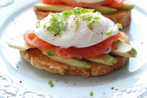 Завтрак с лососем и авокадо. 12 вкуснейших бутербродов с авокадо и красной рыбой