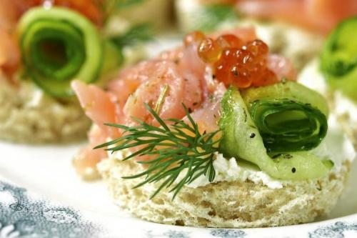 Завтрак с лососем и авокадо. 12 вкуснейших бутербродов с авокадо и красной рыбой