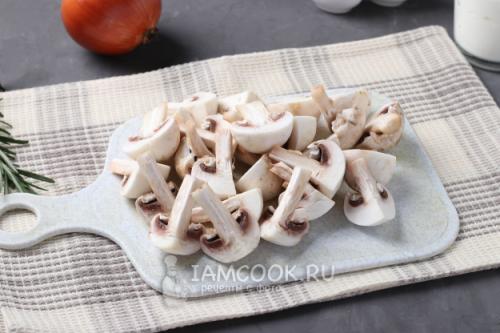 Гуляш из кролика с грибами. Кролик тушёный с грибами в сметане 02 Гуляш из кролика с грибами. Кролик тушёный с грибами в сметане 02