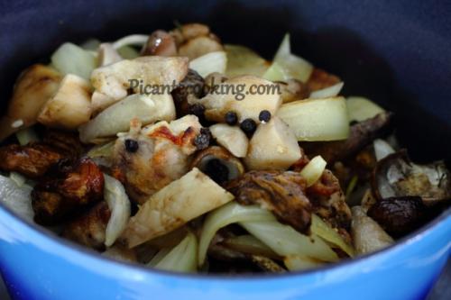 Гуляш из кролика с грибами. Кролик тушёный с грибами в сметане 28 Гуляш из кролика с грибами. Кролик тушёный с грибами в сметане 28