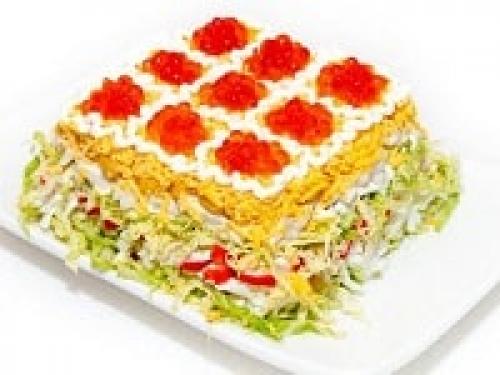 Салат с форелью и яйцом. Салат со слабосоленой форелью — очень вкусные рецепты на праздничный стол
