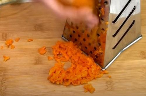 Салат с форелью и яйцом. Салат со слабосоленой форелью — очень вкусные рецепты на праздничный стол