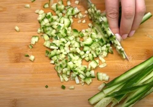 Салат с форелью и яйцом. Салат со слабосоленой форелью — очень вкусные рецепты на праздничный стол
