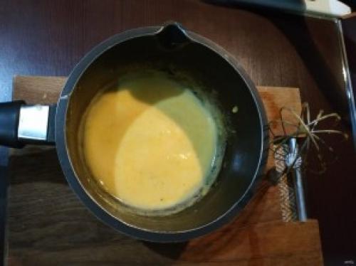 Брускетта с лососем и яйцом-пашот и соусом. Бенедикт с лососем