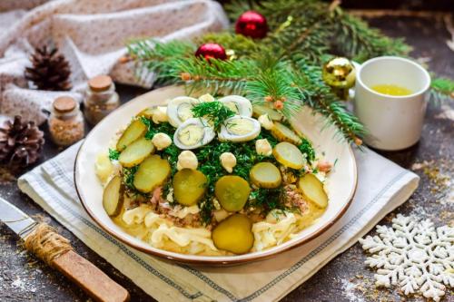 Салат с яйцом и рыбой. 10 простых салатов с рыбными консервами