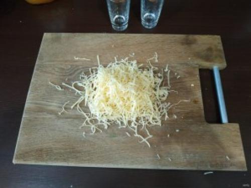 Брускетта с лососем и яйцом-пашот и соусом. Бенедикт с лососем