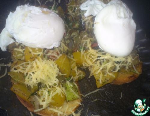 Брускетта с рыбой и яйцом-пашот. Вкусная итальянская закуска. Брускетта с овощами и яйцом-пашот