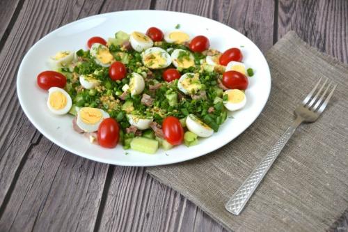 Салат с яйцом и рыбой. 10 простых салатов с рыбными консервами