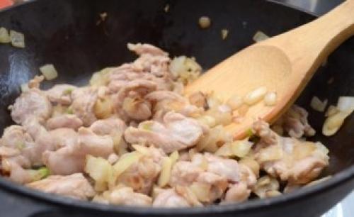 Можно ли запекать пирог с мясом в духовке или только на сковороде. Пирог с мясом на сковороде