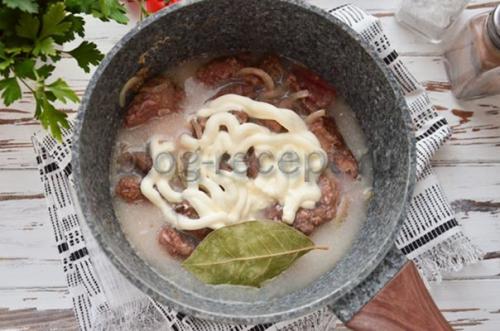 Гуляш из говяжьей печени со сметаной