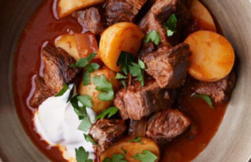 Гуляш из говядины с подливкой без томатной пасты. Гуляш из говядины без томатной пасты: альтернативная подлива тоже может быть вкусной