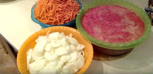 Салат из скумбрии в томатном соусе. Салат со скумбрией на зиму с овощами — очень вкусные рецепты заготовки консервов