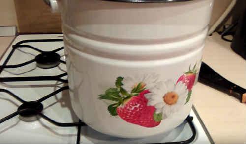 Салат из скумбрии в томатном соусе. Салат со скумбрией на зиму с овощами — очень вкусные рецепты заготовки консервов