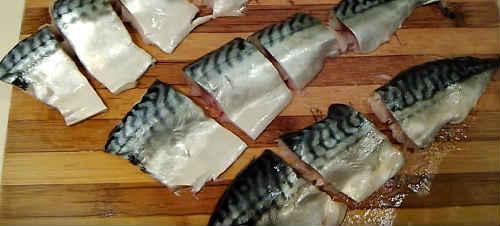 Салат из скумбрии в томатном соусе. Салат со скумбрией на зиму с овощами — очень вкусные рецепты заготовки консервов