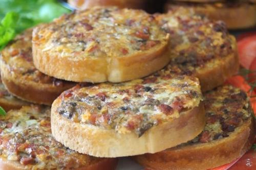 Какие виды хлеба можно подавать к салату с ветчиной и грибами без болгарского перца. 20 шикарных рецептов горячих бутербродов