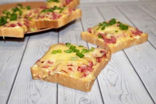 Какие виды хлеба можно подавать к салату с ветчиной и грибами без болгарского перца. 20 шикарных рецептов горячих бутербродов