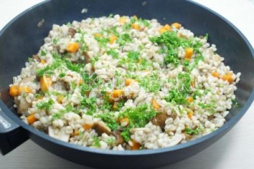 Завораживающий вкус: Перловка с белыми грибами и рёбрышками 12