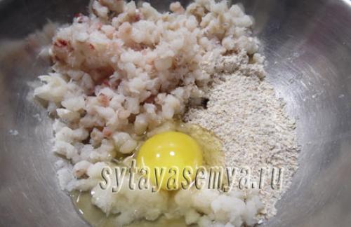 Зразы рыбные с крабовыми палочками. Зразы из рыбы с крабовыми палочками