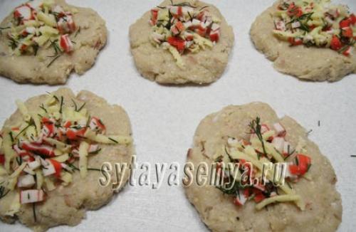 Зразы рыбные с крабовыми палочками. Зразы из рыбы с крабовыми палочками