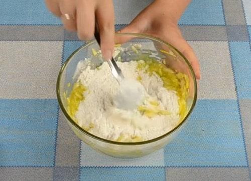 Пицца из кабачков на сковороде — простые и вкусные рецепты за 10 минут