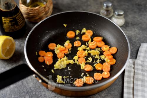 Вкусный и простой: рецепт риса с креветками на сковороде с чесноком и соевым 03