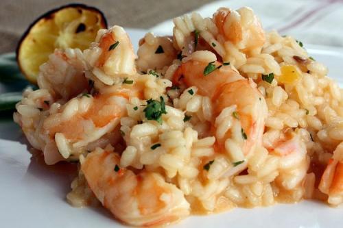 Какие специи можно использовать для придания вкуса рису с креветками и овощами на сковороде. 12 аппетитных рецептов риса с креветками