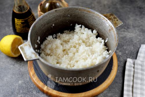 Вкусный и простой: рецепт риса с креветками на сковороде с чесноком и соевым 01