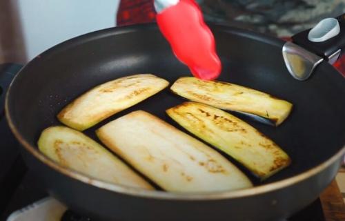 11 лучших способов приготовить баклажаны в духовке. Баклажаны, запеченные в духовке: 11 вкусных и быстрых рецептов