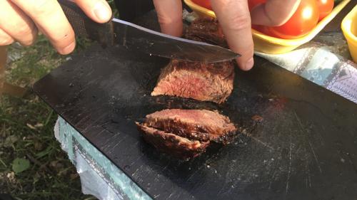 Как правильно разрезать мраморную говядину для шашлыка. Рецепт выходного дня на природе: Cтейк medium из мраморной говядины Black angus на углях