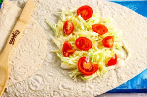 Шаурма с люля-кебаб и овощами.. Шаурма с кебабом