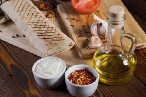 Какие соусы можно использовать для шаурмы с люля-кебабом и овощами. Соус для шаурмы: 12 рецептов в домашних условиях