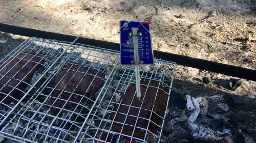 Как правильно разрезать мраморную говядину для шашлыка. Рецепт выходного дня на природе: Cтейк medium из мраморной говядины Black angus на углях