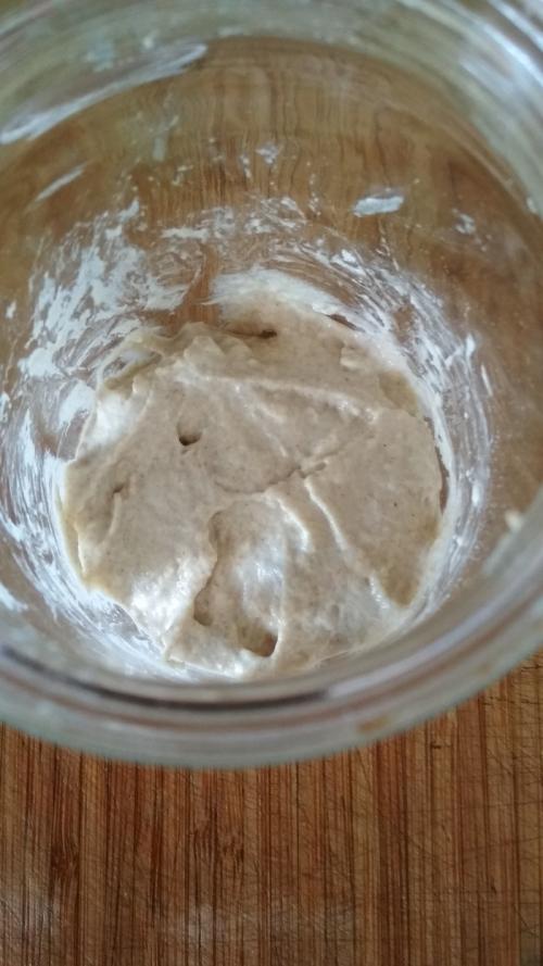 Пшеничная закваска в две подкормки. Пшеничная закваска из ржаной за сутки