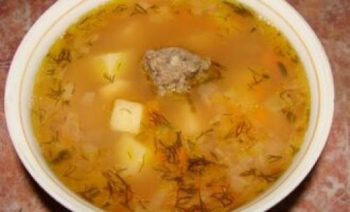 Суп из рыбных фрикаделек в томатном соусе. Суп с рыбными фрикадельками.